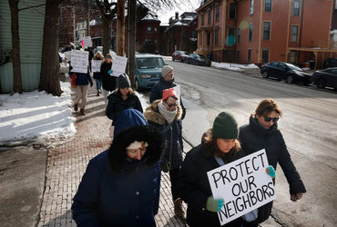 મિનિયાપોલિસમાં આઈસીઈ એજન્ટોએ વધુ એક અમેરિકનને ઠાર કરતા હોબાળો