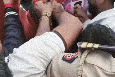 Ajit Pawar Plane Crash: હૉસ્પિટલની બહાર ધ્રુસકે ને ધ્રુસકે રડ્યા NCP કાર્યકરો, પવાર પરિવાર રવાના