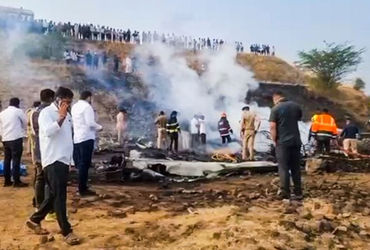 હવામાં વિમાન લથડીને પટકાયું… જાણો અજિત પવારના પ્લેન ક્રેશ અંગે પ્રત્યક્ષદર્શીઓએ શું કહ્યું