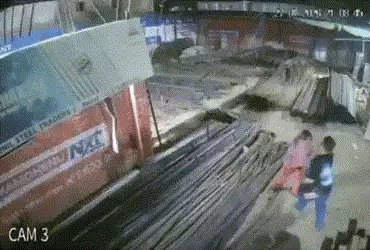 VIDEO : MP માં ભાજપના નેતાએ મહિલાને દોડાવીને મારી, સળીયાના ઢગલે પડી તોય મારતો રહ્યો