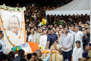 સુનેત્રા પવારે રાજ્યસભા સાંસદ પદેથી આપ્યું રાજીનામું, આજે લેશે DyCM પદના શપથ, NCPની કમાન પણ સોંપાઈ