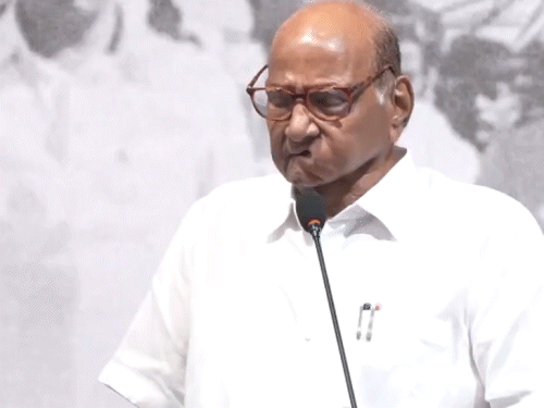 NCPના બંને જૂથોના વિલિનીકરણ પર હજુ પણ સસ્પેન્સ:શરદ પવાર મુંબઈ પહોંચ્યા, સુનેત્રા પવાર ડેપ્યુટી CM તરીકે શપથ લીધા બાદ બારામતી પરત ફર્યા