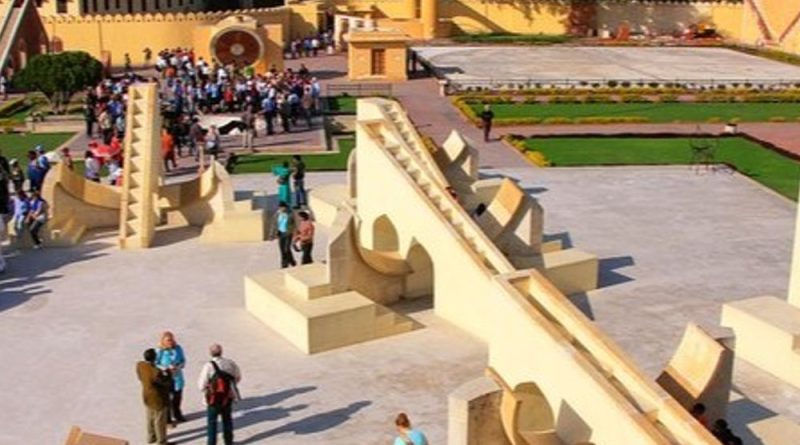 જયપુર ફરવા આવેલા બે જાપાની પ્રવાસીઓ ગુમ થયા:દિલ્હીથી ટેક્સીમાં આવ્યા હતા, બેગ મુકીને રેસ્ટોરન્ટમાં ગયા, પણ પાછા ફર્યા નહીં; ડ્રાઈવરે ફરિયાદ નોંધાવતા પોલીસ દોડતી થઈ