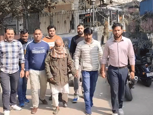 દિલ્હીમાં ત્રણ લોકોની હત્યાના કેસમાં તાંત્રિકની ધરપકડ:ધનવર્ષાના નામે ઝેર ભેળવેલા લાડુ ખવડાવ્યા; યુપી-રાજસ્થાનમાં અગાઉ પણ 2 હત્યાના કેસ