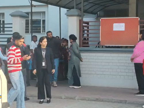 મોહાલીમાં 16 સ્કૂલોને બોમ્બની ધમકી:ચંદીગઢ-પંજાબના બોમ્બ સ્ક્વોડ દ્વારા તપાસ; ઈમેલમાં લખ્યું- CMને હ્યુમન બોમ્બથી ઉડાવીશું, સંસદ, મોદી-શાહ પણ ટાર્ગેટ પર