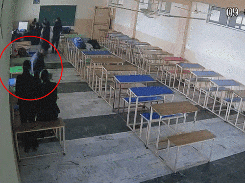 વિદ્યાર્થિનીને માથમાં ગોળી મારી પોતે પણ સુસાઈડ કર્યું: VIDEO:પંજાબની લૉ કોલેજમાં વેલેન્ટાઈન વીકમાં પ્રપોઝ રિજેક્ટ કરતાં વિદ્યાર્થીએ ગોળી માર્યાની શંકા