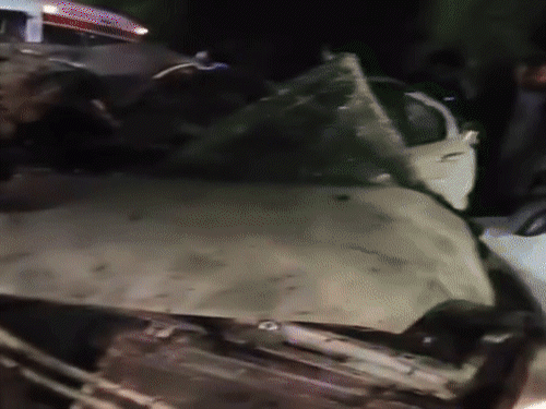 રાજસ્થાન-લગ્નમાંથી પરત ફરી રહેલા મિત્રોની કાર અથડાઈ, 6નાં મોત:કંટ્રોલ ગુમાવીને ડિવાઈડર ક્રોસ કરી ગઈ, જયપુર-આગ્રા નેશનલ હાઈવે પર અકસ્માત