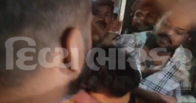 ધોતી-કુર્તા, ત્રિપુંડ અને રુદ્રાક્ષની માળા પહેરેલા ઝફરને ‘લાફા’નો પ્રસાદ, VIDEO:યુવતી સાથે મહાકાલના દર્શને આવ્યો હતો, નામ સાંભળતા જ બજરંગ દળના કાર્યકરોએ ધોઈ નાખ્યો