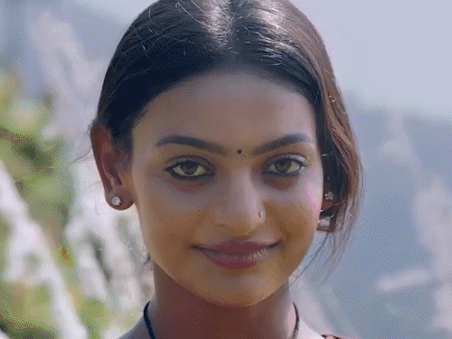 ઝરણા નીચે નહાતી દેખાઈ મોનાલિસા:પતંગિયાઓ સાથે રમી, આગની જ્વાળાઓ વચ્ચે ફાઈટિંગ કરી; મહાકુંભ ગર્લની ફિલ્મ ‘ધ ડાયરી ઓફ મણિપુર’નું ટ્રેલર લોન્ચ