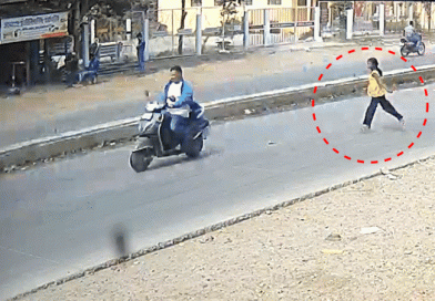 રોડ ક્રોસ કરતી છોકરીને ફંગોળી, VIDEO:5 ફૂટ હવામાં ઉછળી, પછી 15-20 ફૂટ સુધી ઢસડાઈ; ગાડી લઈને ભાગ્યો ડ્રાઈવર, મધ્ય પ્રદેશની ઘટના
