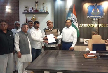 જામનગરના મકરાણી બલોચ સમાજના પ્રમુખ પર હુમલો કરનાર સામે કડક કાર્યવાહીની માંગણી સાથે આવેદન પાઠવ્યું