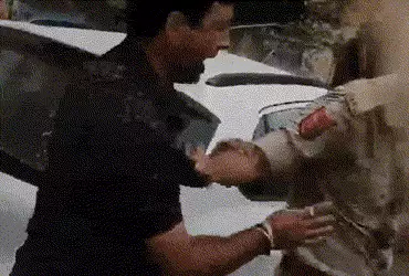 સુરતમાં નો-પાર્કિંગમાં કાર પાર્ક કરતા વિવાદ, ટ્રાફિક પોલીસ અને કાર ચાલક વચ્ચે છૂટાહાથની મારામારી, વીડિયો વાઈરલ