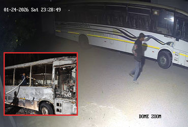 જામનગરમાં પાર્ક કરેલી ખાનગી લક્ઝરી બસમાં આગ લગાડનાર શખ્સ સામે પોલીસે ગુન્હો નોંધ્યો