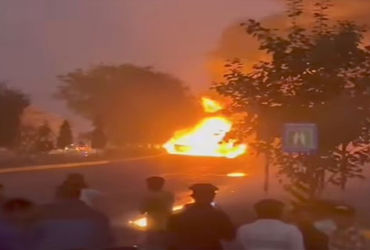 વડોદરા-હાલોલ રોડ પર જરૂર નજીક ટ્રકમાં આગ લાગતાં ચક્કાજામ