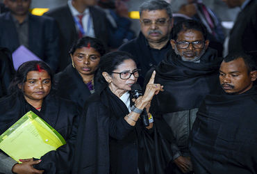 ચૂંટણી પંચ ભાજપનું આઇટી સેલ, આવા અહંકારી કમિશનર નથી જોયા : મમતા