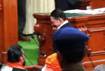 VIDEO: જેલથી સીધા વિધાનસભા પહોંચેલા અનંતસિંહે લીધા શપથ, નીતીશ કુમારને પગે લાગીને લીધા આશીર્વાદ