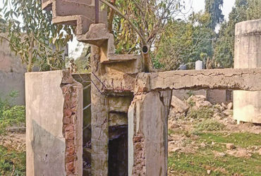 ખોડુ ગામમાં 50 વર્ષ જૂની પાણીની ટાંકી જર્જરિત, પોપડા ખરતા દુર્ઘટનાનો ભય