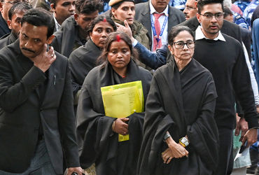 SIR મુદ્દે સુપ્રીમકોર્ટમાં મમતા બેનર્જી,  ચૂંટણી પંચને ‘વોટ્સએપ આયોગ’ ગણાવ્યું, ECI ને નોટિસ