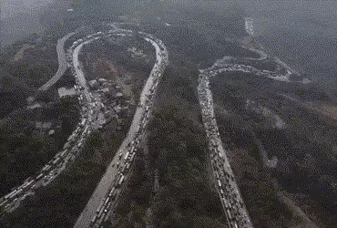 મુંબઈ-પુણે એક્સપ્રેસ વે પર 25 કલાકથી ભયાનક ટ્રાફિક જામ, સુરંગ નજીક ગેસ ટેન્કર પલટતા હજારો વાહનો ફસાયા