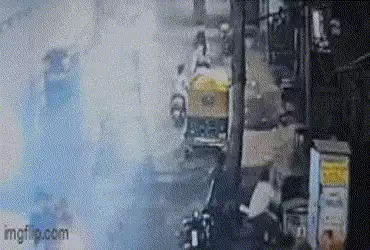 અમદાવાદ: રખિયાલમાં ધોળા દિવસે યુવક પર તલવારથી જીવલેણ હુમલો, ગંભીર હાલતમાં હોસ્પિટલ ખસેડાયો