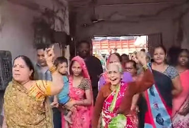 ખંડેરાવ માર્કેટ પાછળ હિંમત ભવનની ચાલીમાં પાણીનો કકળાટ