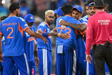 ‘સૂર્યા ભાઇએ કોલ કરીને કહ્યું મિયા બેગ પેક કરો…’ ટીમ ઈન્ડિયામાં વાપસી અંગે સિરાજનો ખુલાસો