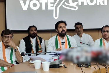 ‘એક વ્યક્તિ પાસે 20 વોટર આઈડી કાર્ડ કેવી રીતે?’, વડોદરામાં કોંગ્રેસનો ભાજપ-ચૂંટણી પંચ સામે આક્ષેપ