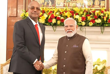 ‘જમીન-દરિયાઈ-હવાઈ ત્રણેય ક્ષેત્રોમાં મજબૂત સંબંધો’, સેશેલ્સના પ્રમુખ સાથે PM મોદીની ખાસ મુલાકાત