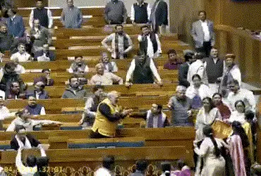 સંસદમાં આરપાર: ભાજપના મહિલા સાંસદોનો સ્પીકરને પત્ર, કહ્યું- વિપક્ષનું વર્તન લોકશાહી માટે શરમજનક