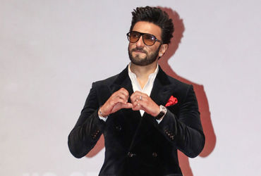 રોહિત શેટ્ટીના ઘર પર ફાયરિંગ બાદ ‘ધુરંધર’ એક્ટર રણવીર સિંહને મળી ધમકી, કરોડો રૂપિયાની કરાઈ માંગ