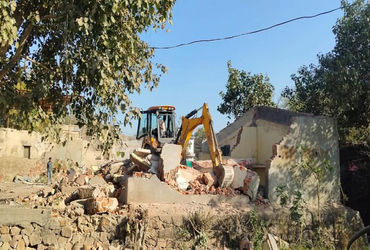 વિરમગામમાં 10 ગેરકાયદે ઓરડી પર પાલિકાનું જેસીબી ફરી વળ્યું