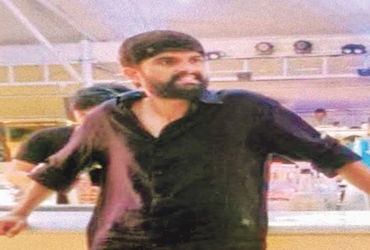 સુરેન્દ્રનગર જિલ્લા પંચાયતના કારોબારી ચેરમેન પર વર્ગ-3ના કર્મચારીએ લાકડી વડે હુમલો કયા