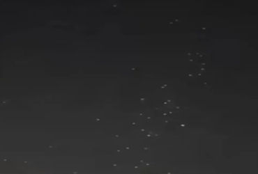 ગુજરાતમાં ઠેર-ઠેર આકાશમાં રોશનીથી કુતુહલ : એલિયન દેખાયાની ચર્ચા, બલુન હોવાનો દિવ્ય દર્શન પુરોહિતની સ્પષ્ટતા