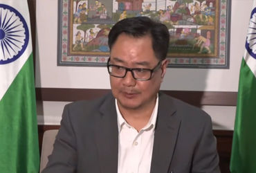 ઓમ બિરલાને અપશબ્દો કહ્યાં, ચેમ્બરમાં ઘૂસી 25 કોંગ્રેસી સાંસદોએ હોબાળો મચાવ્યો : કિરેન રિજિજુ