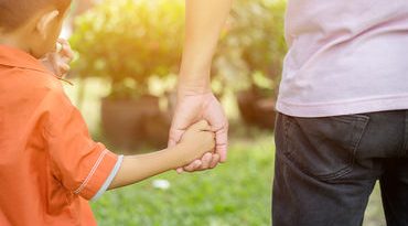 તમારું બાળક ખુલીને વાત નથી કરતું? આ 7 પ્રશ્નો પૂછીને દૂર કરો તેની માનસિક મૂંઝવણ