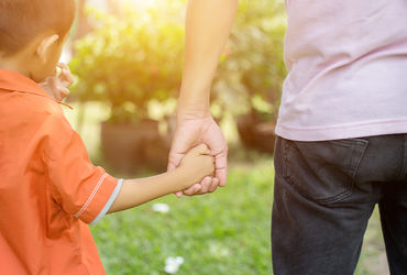 તમારું બાળક ખુલીને વાત નથી કરતું? આ 7 પ્રશ્નો પૂછીને દૂર કરો તેની માનસિક મૂંઝવણ