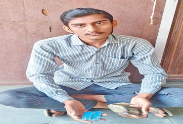 ધોળકામાં એટીએમ કાર્ડ ચોરી કરી નાણાં ઉપાડી લેનાર તસ્કર ઝડપાયો