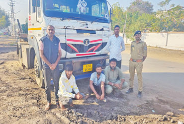 ધ્રાંગધ્રામાં ટ્રકમાંથી લોખંડના સળિયાની ચોરીનું કૌભાંડ ઝડપાયું