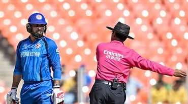 ચાલુ મેચમાં અમ્પાયર સાથે માથાકૂટ કરવી ભારે પડી! ICCએ સ્ટાર ખેલાડીને ફટકાર્યો દંડ