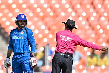 ચાલુ મેચમાં અમ્પાયર સાથે માથાકૂટ કરવી ભારે પડી! ICCએ સ્ટાર ખેલાડીને ફટકાર્યો દંડ