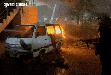 અમરેલીના જેસીંગપરામાં ઘર પાસે પાર્ક કરેલી કારમાં અચાનક આગ ભભૂકી, 4 લોકો દાઝ્યા