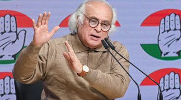 રાજ્યસભામાં મલ્લિકાર્જુન ખડગે-જયરામ રમેશ એકબીજાનો વિરોધ કરવા લાગતાં જોવા જેવી થઇ!