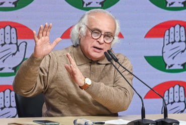 રાજ્યસભામાં મલ્લિકાર્જુન ખડગે-જયરામ રમેશ એકબીજાનો વિરોધ કરવા લાગતાં જોવા જેવી થઇ!