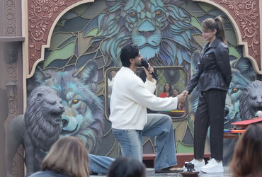 ટીવી શૉમાં અરબાઝને પ્રપોઝ કરી રડી પડી નિક્કી તંબોલી, કહ્યું- રિલેશનશિપના વિરોધમાં છે પિતા