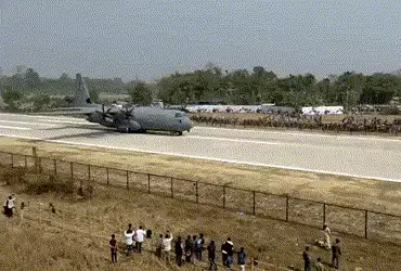 હાઈવે પર ઉતર્યું PM મોદીનું વિમાન! ચીન બોર્ડર નજીક રાફેલ-સુખોઈએ બતાવ્યું પરાક્રમ, ઈમરજન્સી લેન્ડિંગ ફેસિલિટી શરૂ