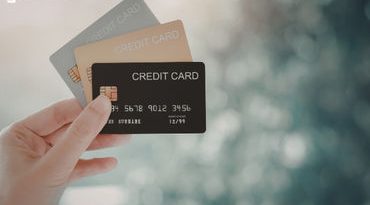 પહેલીવાર લઈ રહ્યા છો ક્રેડિટ કાર્ડ? તો જાણીલો 4 જરૂરી વાતો, નહીંતર ક્રેડિટ સ્કોર બગડશે!