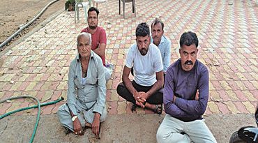 ખાંભડામાંથી જુગારની ક્લબ ઝડપાઇ  5 શખ્સ પકડાયા, 5 નાસી છૂટયા