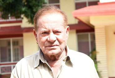 સલીમ ખાનને મિનિમલ બ્રેન હેમરેજ થયું હતું! વેન્ટિલેટર પર રખાયા પણ સર્જરીની જરૂર નહીં: જાણો હેલ્થ અપડેટ