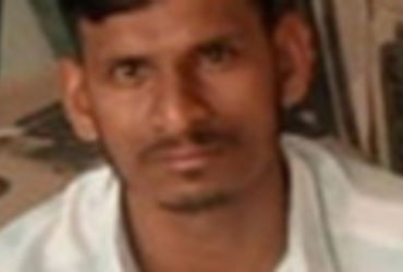 કેલનપુર પાસે પોલીસને જોઇ દારૃ ભરેલી ગાડી ભાગતા ઝાડ સાથે અથડાઇ