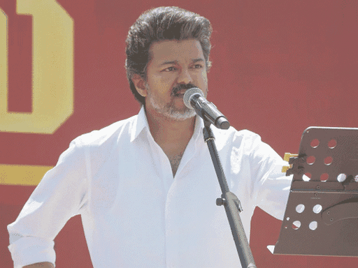 તમિલનાડુમાં એક્ટર વિજયની રેલીમાં એક વ્યક્તિનું મોત:હીટસ્ટ્રોકથી જીવ ગયો, CM સ્ટાલિને 1.31 કરોડ મહિલાઓના ખાતામાં ₹5000 ટ્રાન્સફર કર્યા તમિલનાડુમાં એક્ટર વિજયની રેલીમાં એક વ્યક્તિનું મોત:હીટસ્ટ્રોકથી જીવ ગયો, CM સ્ટાલિને 1.31 કરોડ મહિલાઓના ખાતામાં ₹5000 ટ્રાન્સફર કર્યા